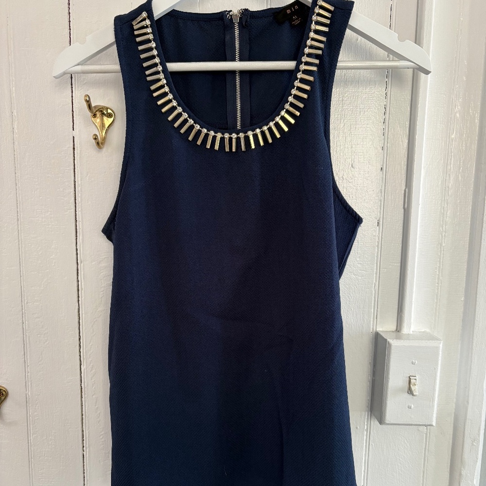 Min Sleeveless Scoop Neck Top Medium with Bling